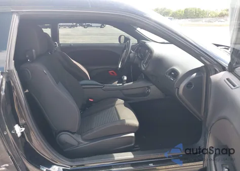 2022 Dodge Challenger Sxt z USA, uszkodzony, nr VIN 2C3CDZAG5NH257485